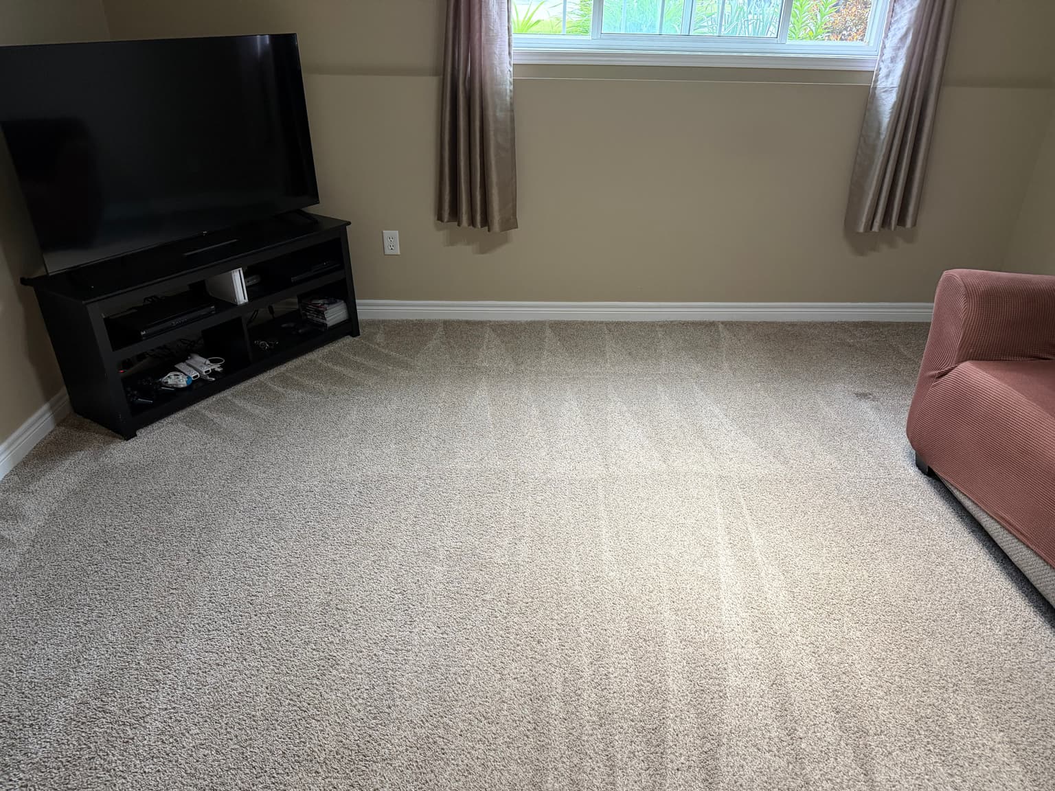 Before and after carpet cleaning in Port Colborne by Cleanson